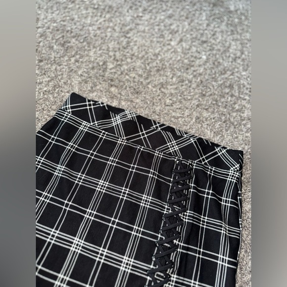 TORRID Women’s Pencil Skirt Plus Black Plaid Pull-On Stretch Corset Fit Size 00 - Picture 5 of 9